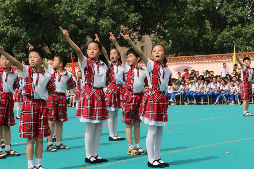 小榄九洲基小学学生欢度六一儿童节